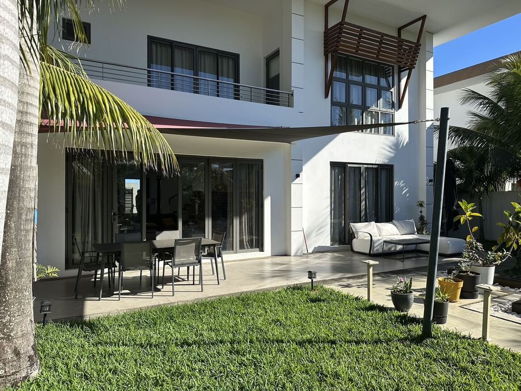 Property photo 2 of 33