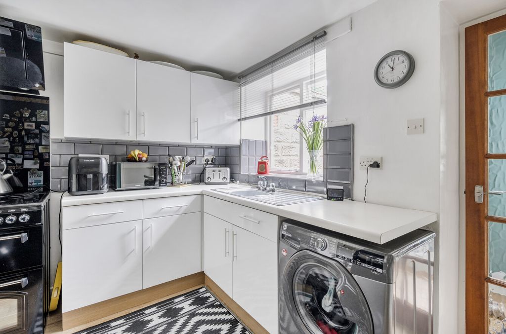 Property photo 3 of 19 1329929-8-6888A29Bdc805