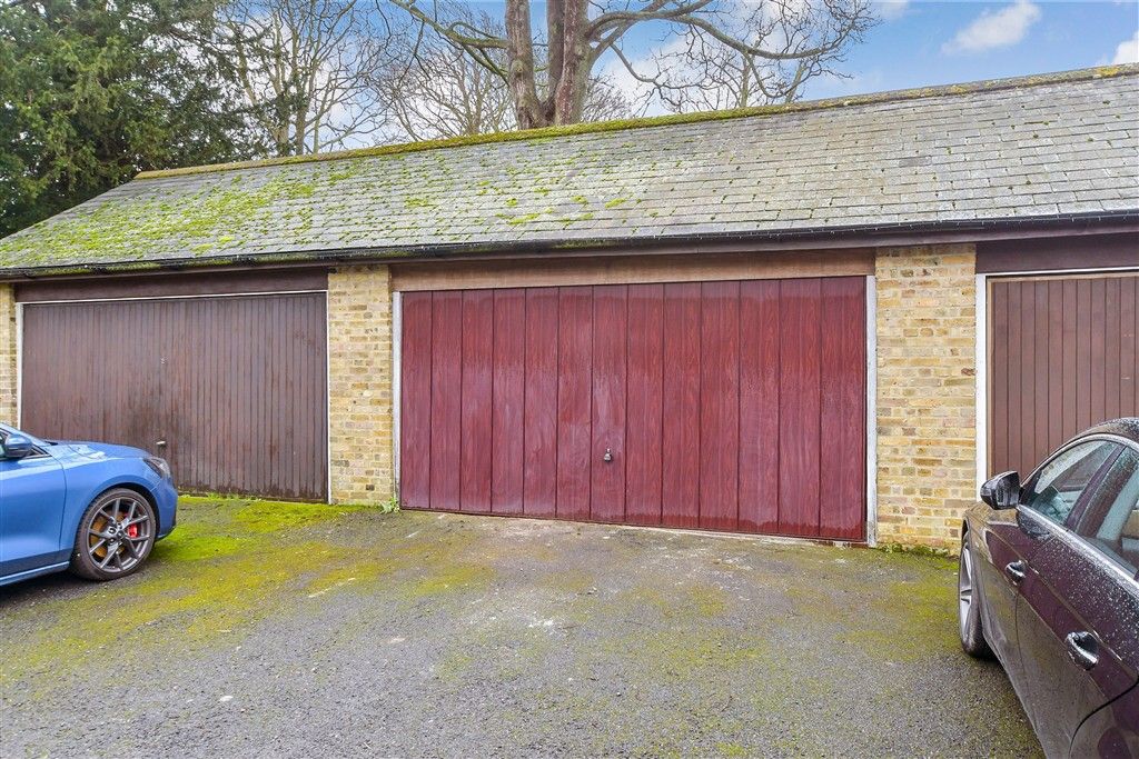 Property photo 2 of 18 Garage