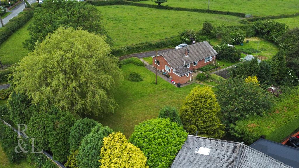 Property photo 3 of 16 New Road Jpg (5).Jpg