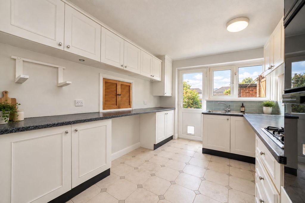 Property photo 2 of 14 Kitchen