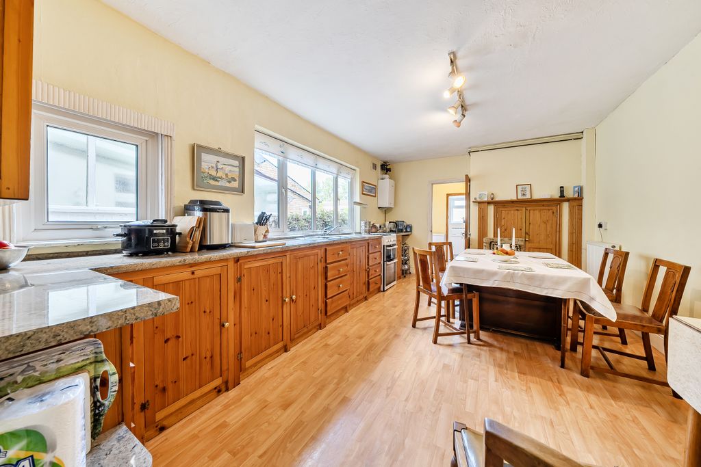 Property photo 3 of 26 Kitchen / Breakfast Room