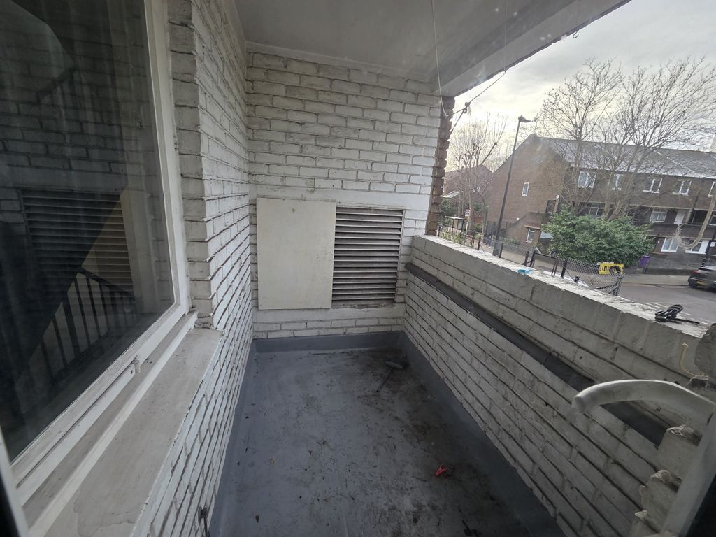 Property photo 1 of 13 3 Bed Flat To Rent Campbell Road, London E3