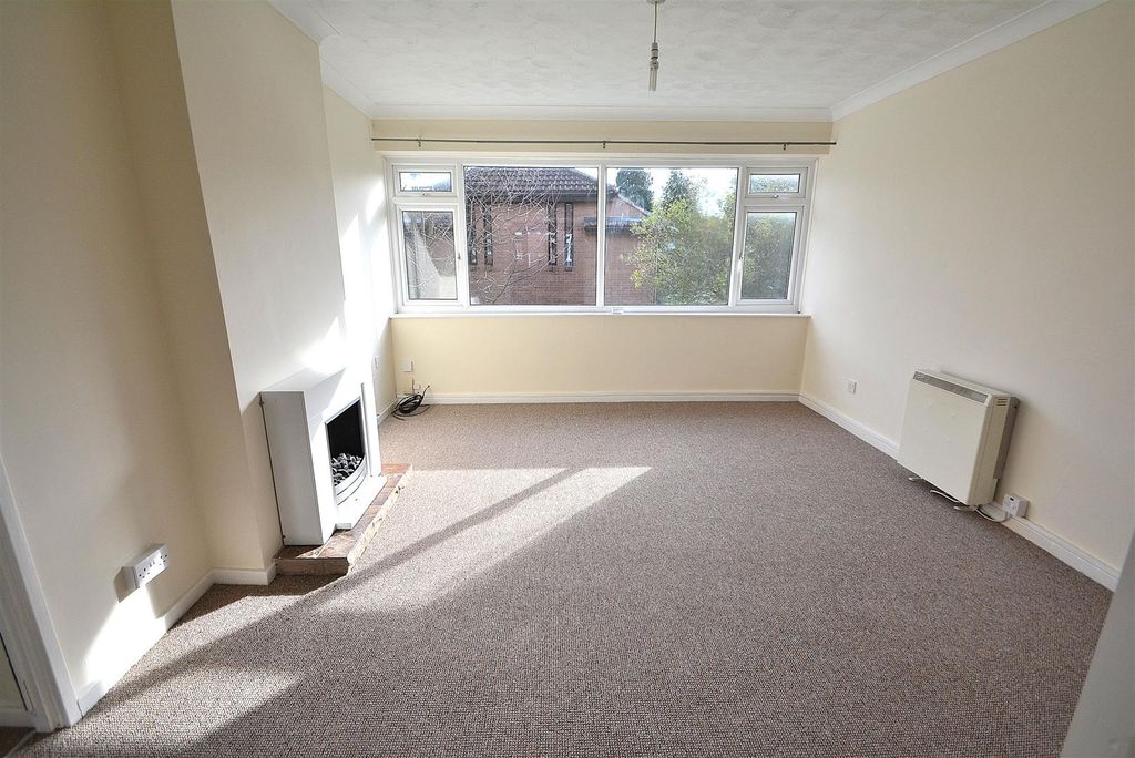 Property photo 2 of 6 2 Douglas Court Living Room.Jpg
