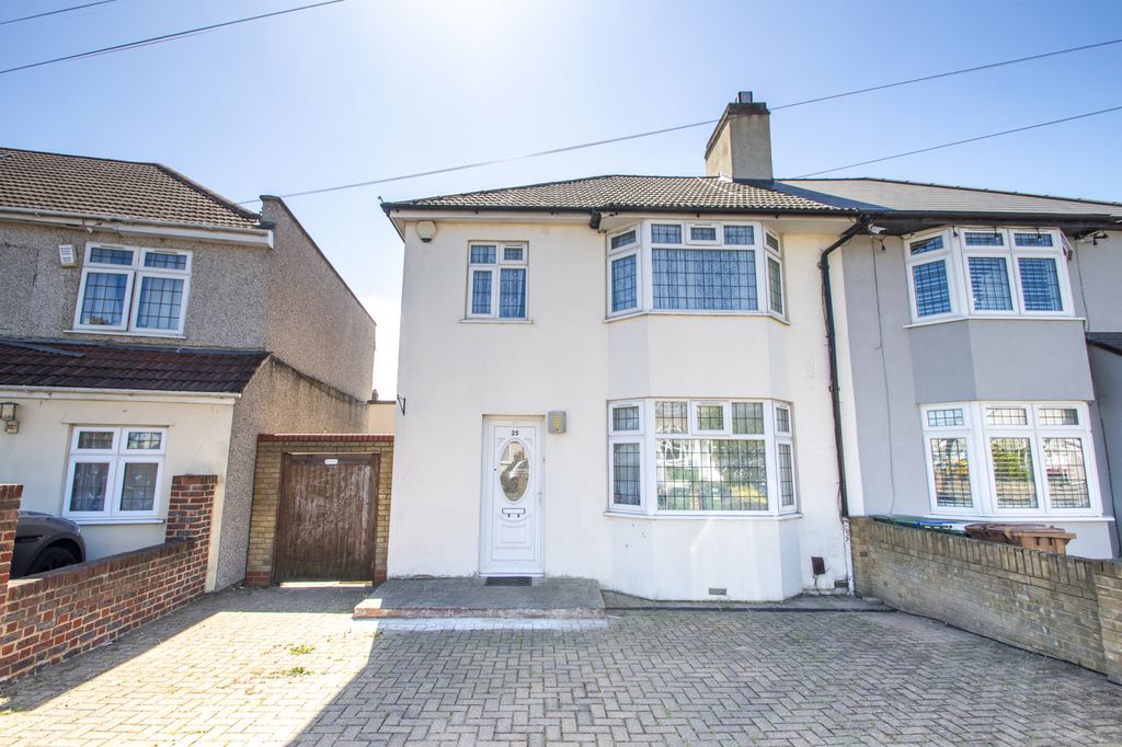 Property photo 1 of 10 Three Bedroom House In Bexleyheath
