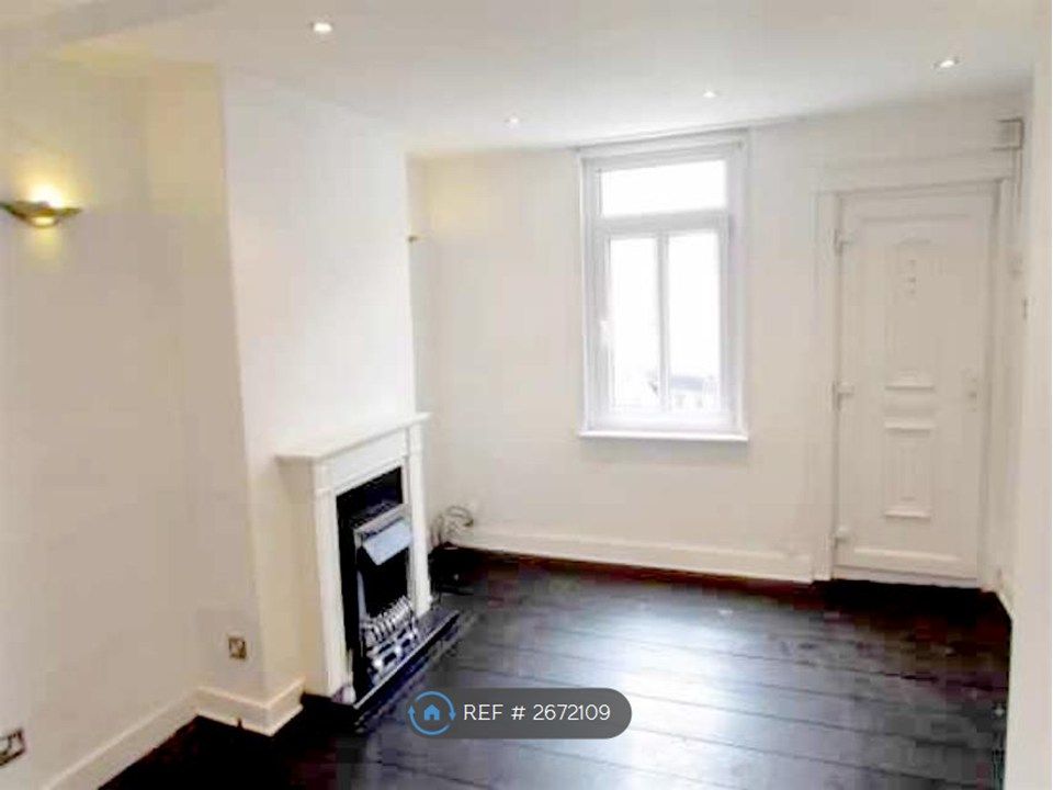 Property photo 3 of 9 Lounge