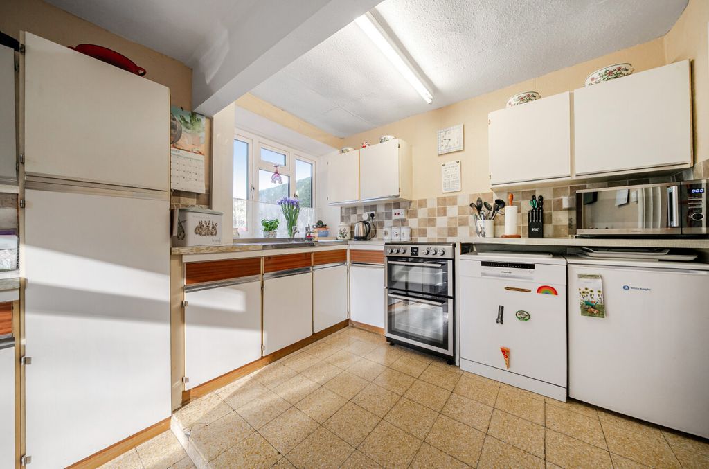 Property photo 3 of 20 1359874-9-68d5791...