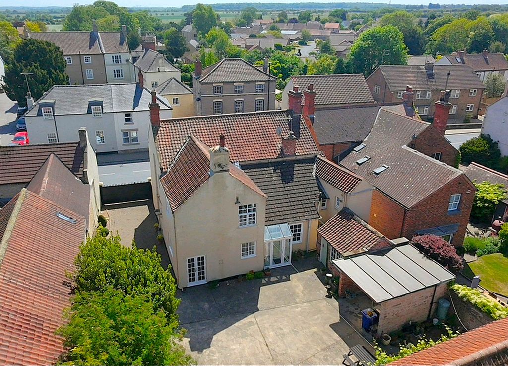 Property photo 1 of 61 Drone 4