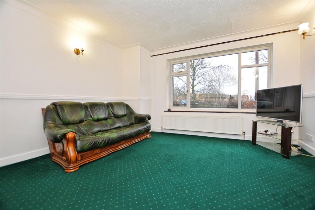 Property photo 3 of 23 Living Room