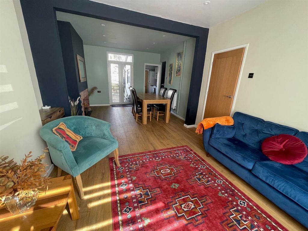 Property photo 2 of 21