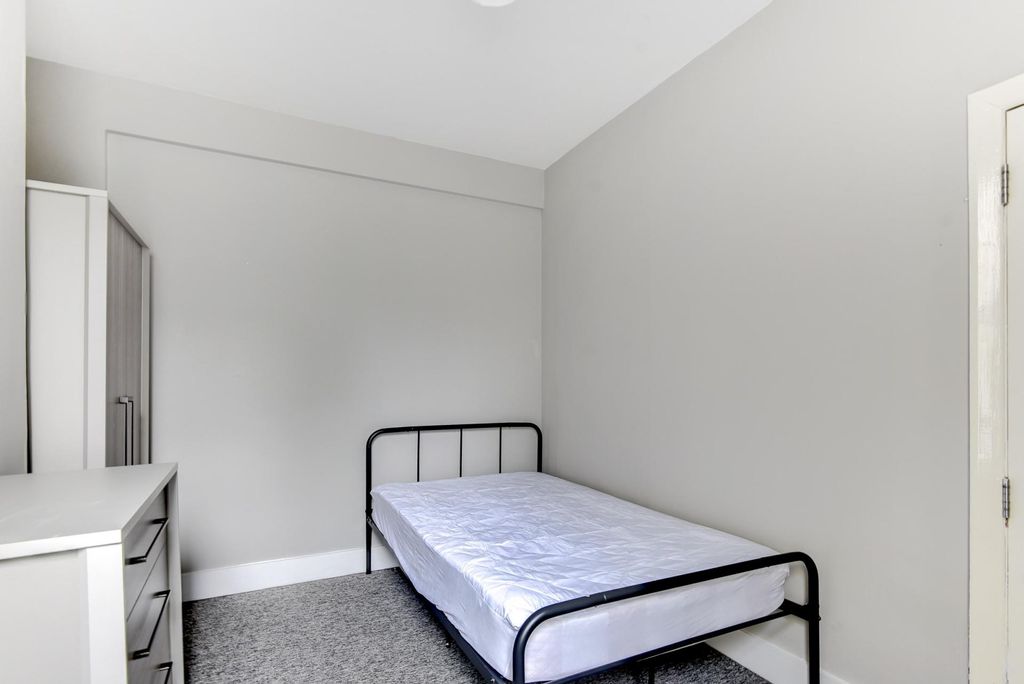 Additional image 27 of 7 bed semi-detached house to rentBernard Road, Brighton BN2