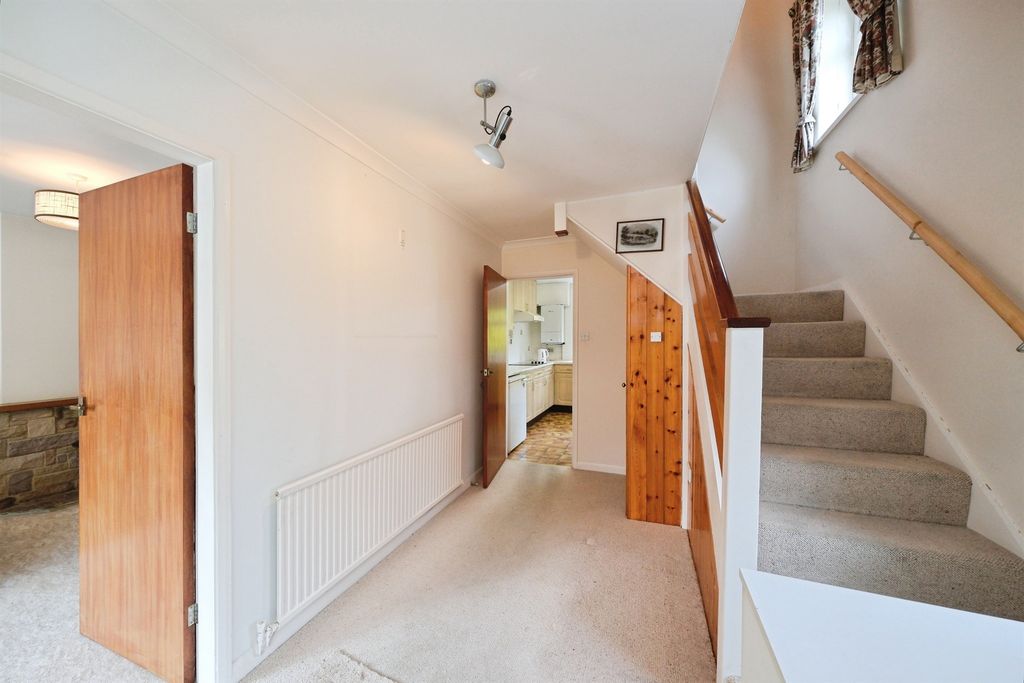 Property photo 2 of 20