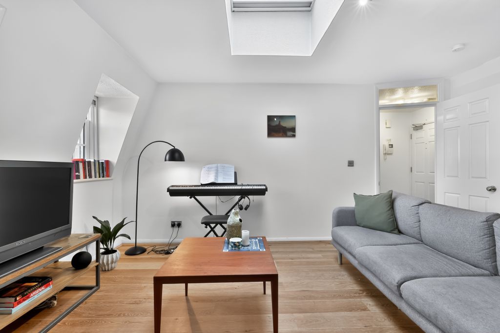 Property photo 2 of 18