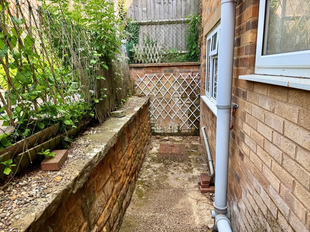 Property photo 3 of 9 Photo 9