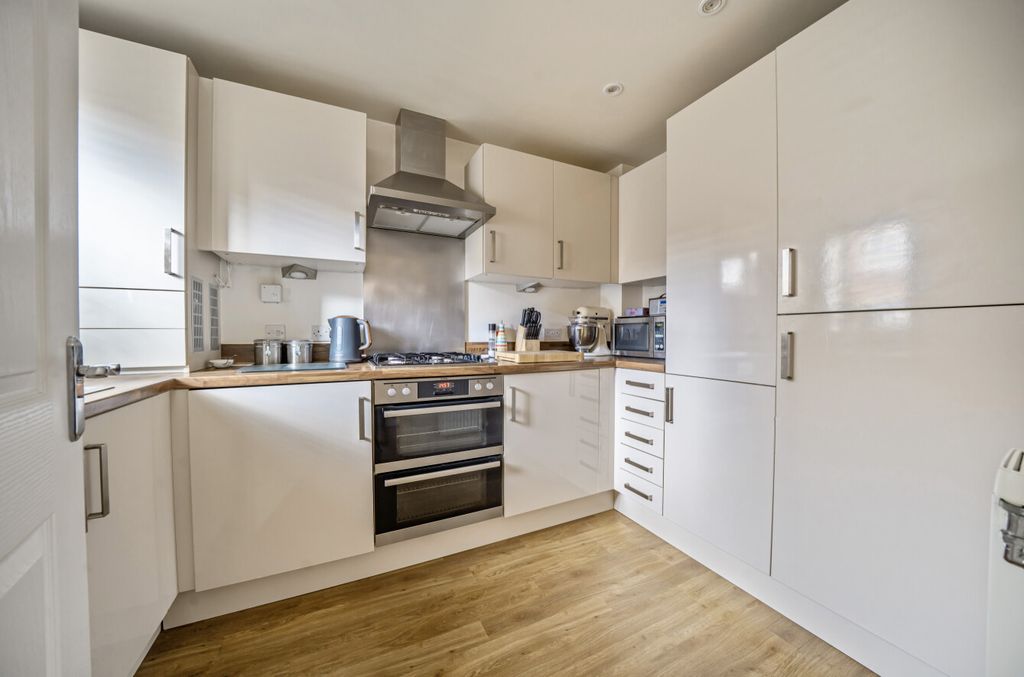 Property photo 2 of 26 1354591-17-68d162...