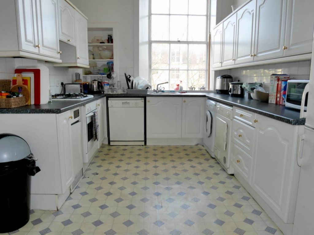 Property photo 2 of 6 Kitchen