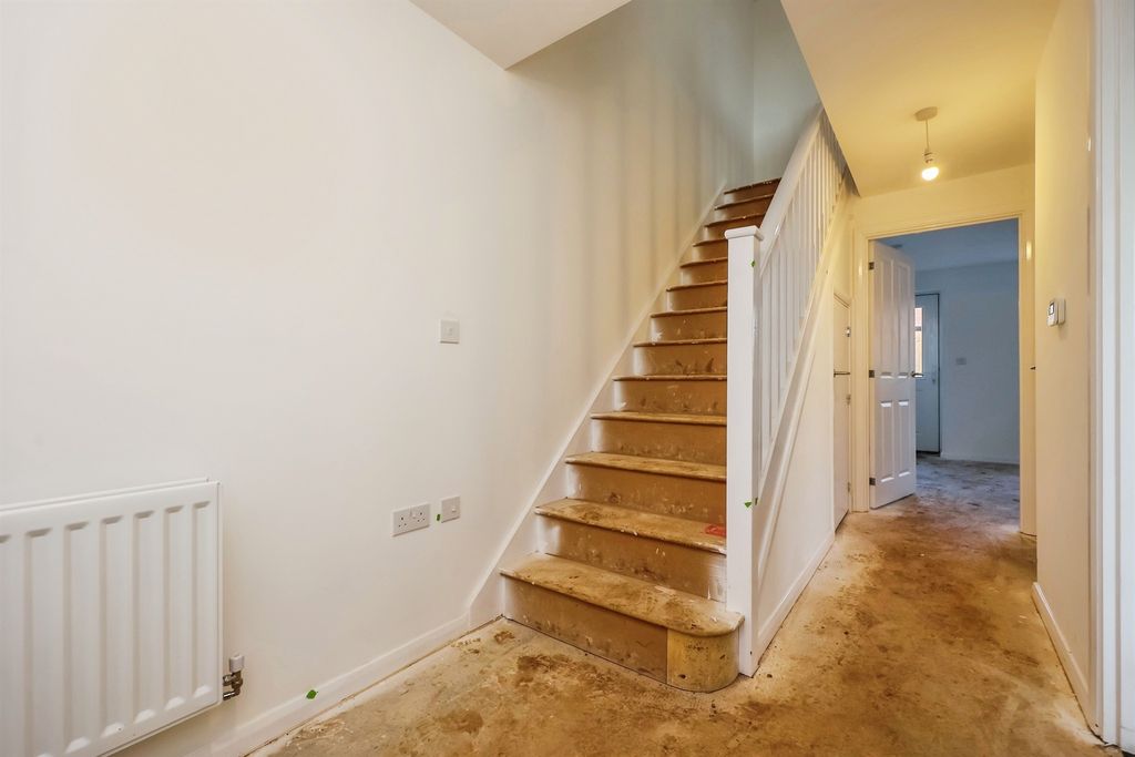 Property photo 2 of 27