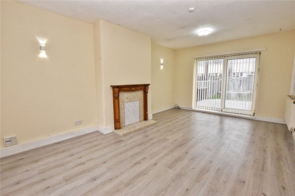 Property photo 2 of 15 Lounge