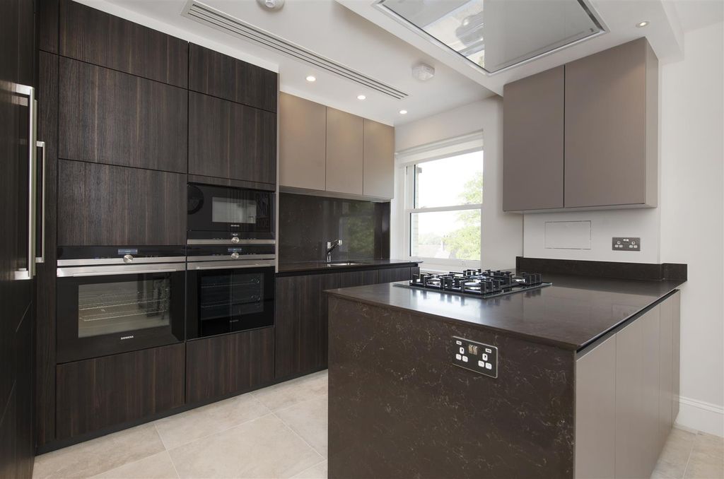 Property photo 3 of 37 9Ar Flat 7 Kitchen (2).Jpg