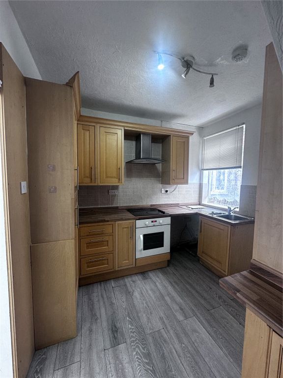 Property photo 3 of 6 Kitchen