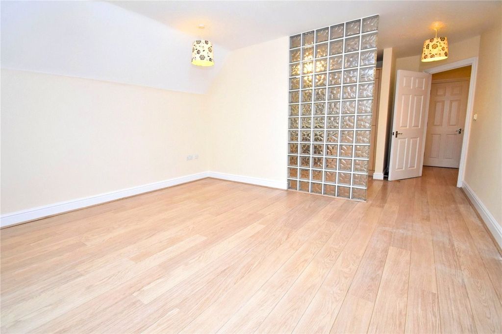 Property photo 3 of 8 Picture No. 04