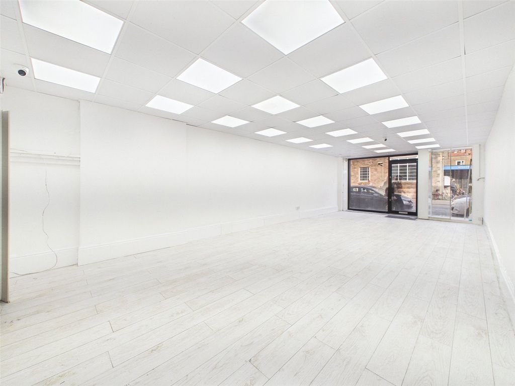 Property photo 3 of 9 Picture No. 06