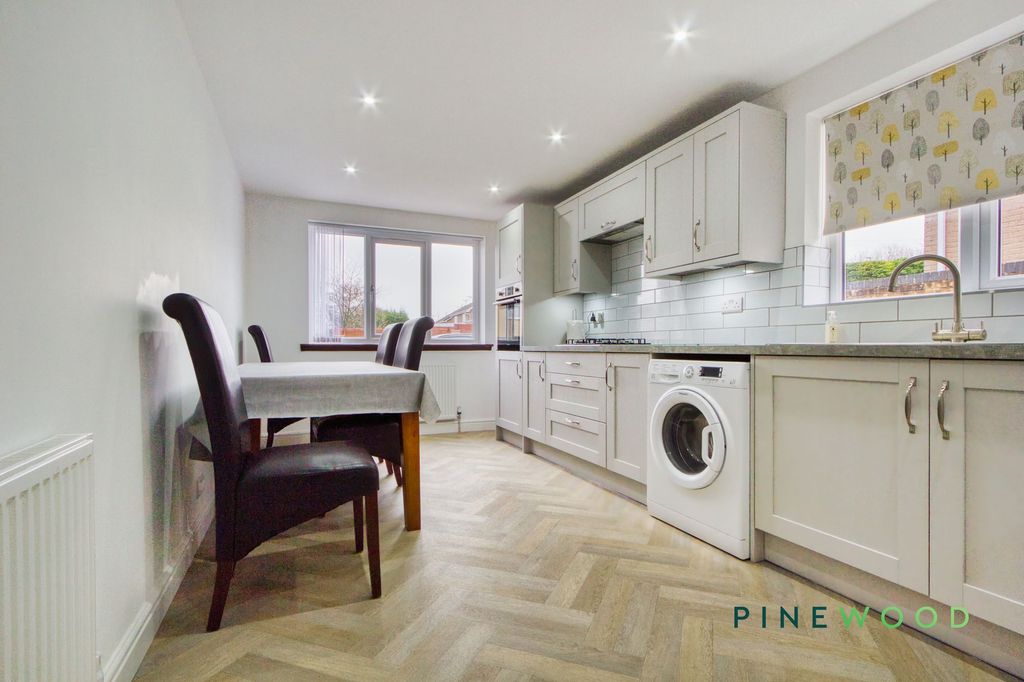 Property photo 3 of 21 Kitchen / Diner