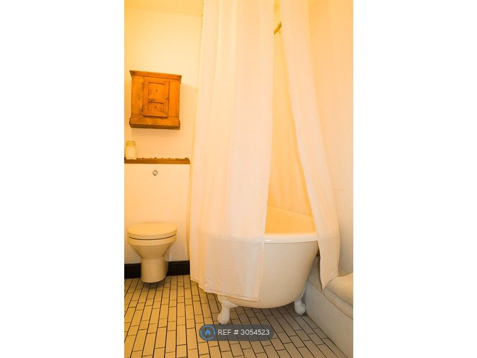 Property photo 3 of 12 Bathroom