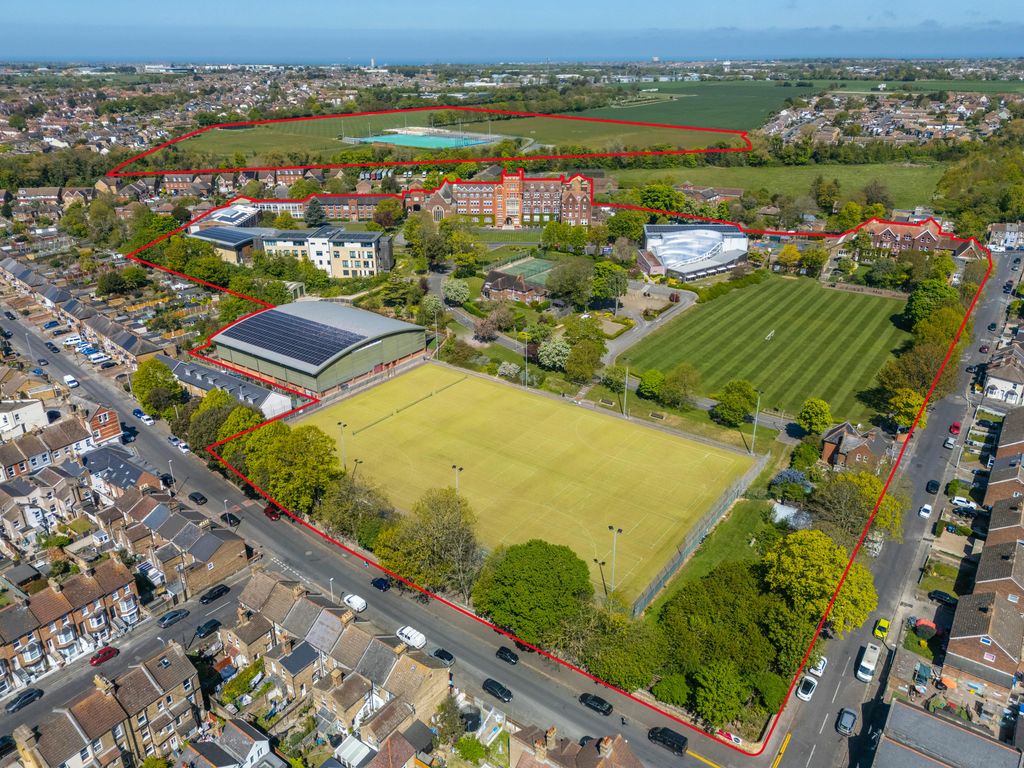 Property photo 1 of 22 St. Lawrence College Drone Outline Large.Jpg