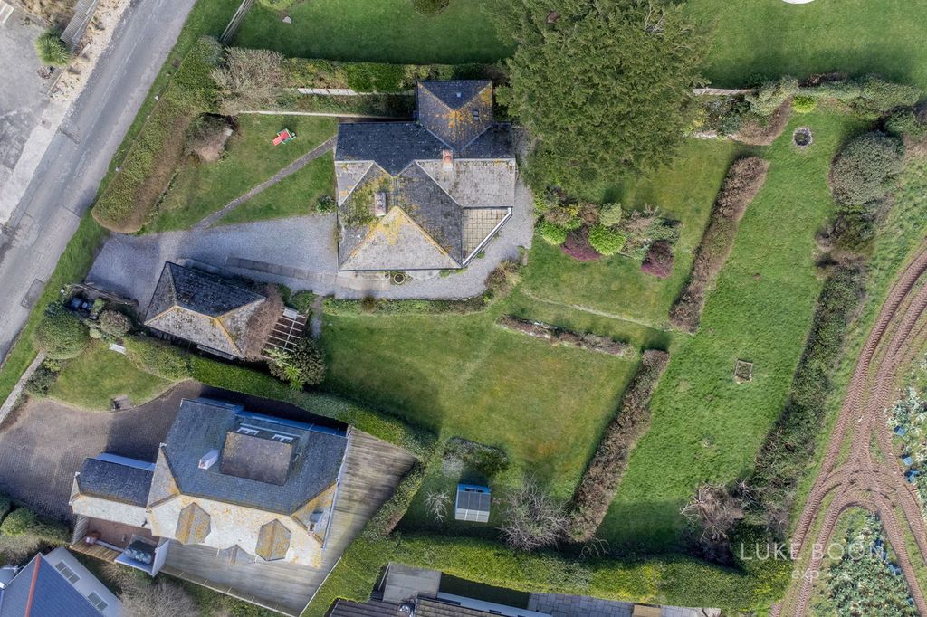 Property photo 2 of 28