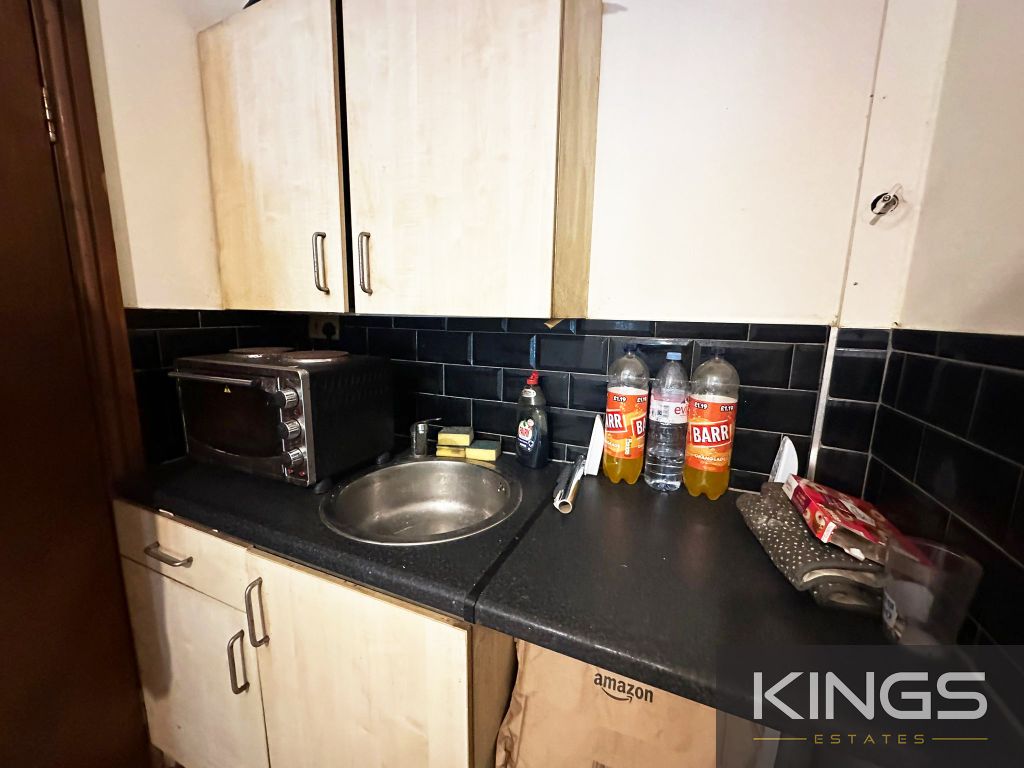 Property photo 1 of 4 Flat 5, 31 Onslow Rd (2)Logo