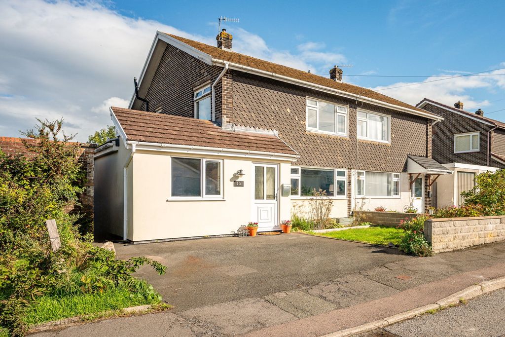 Property photo 2 of 38