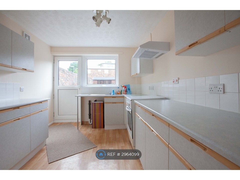 Property photo 3 of 7 Kitchen