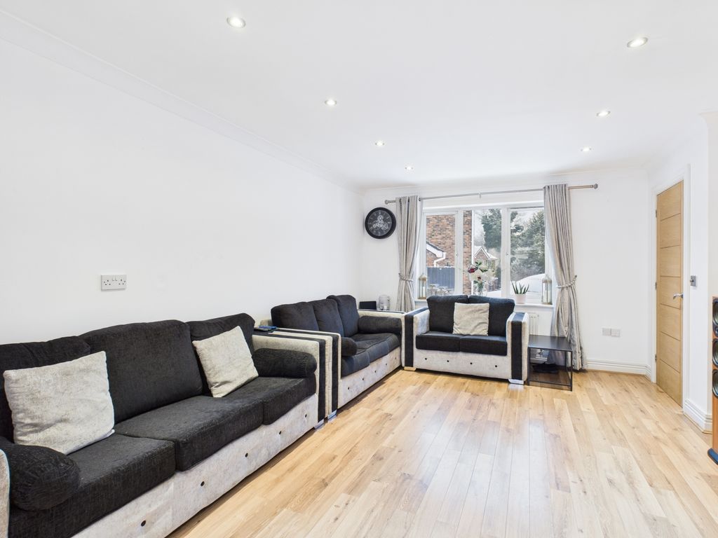 Property photo 2 of 21 Cam03729G0-Pr0205-Still016