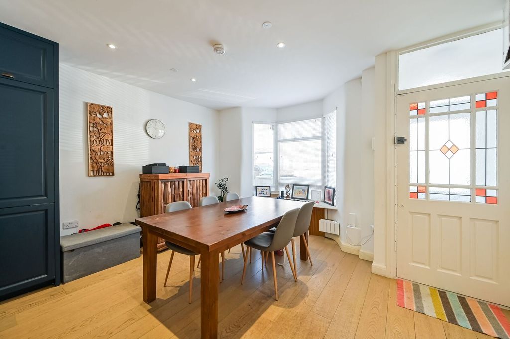 Property photo 2 of 22