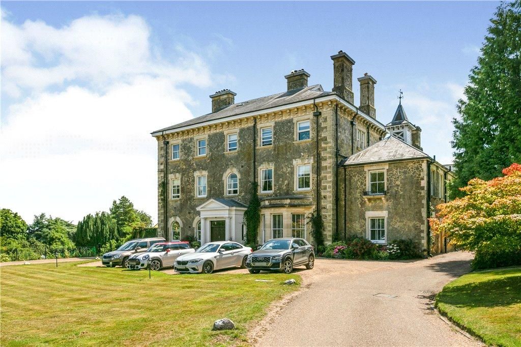 Property photo 2 of 27