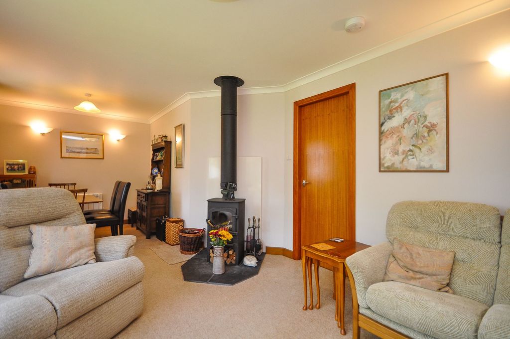 Property photo 2 of 31