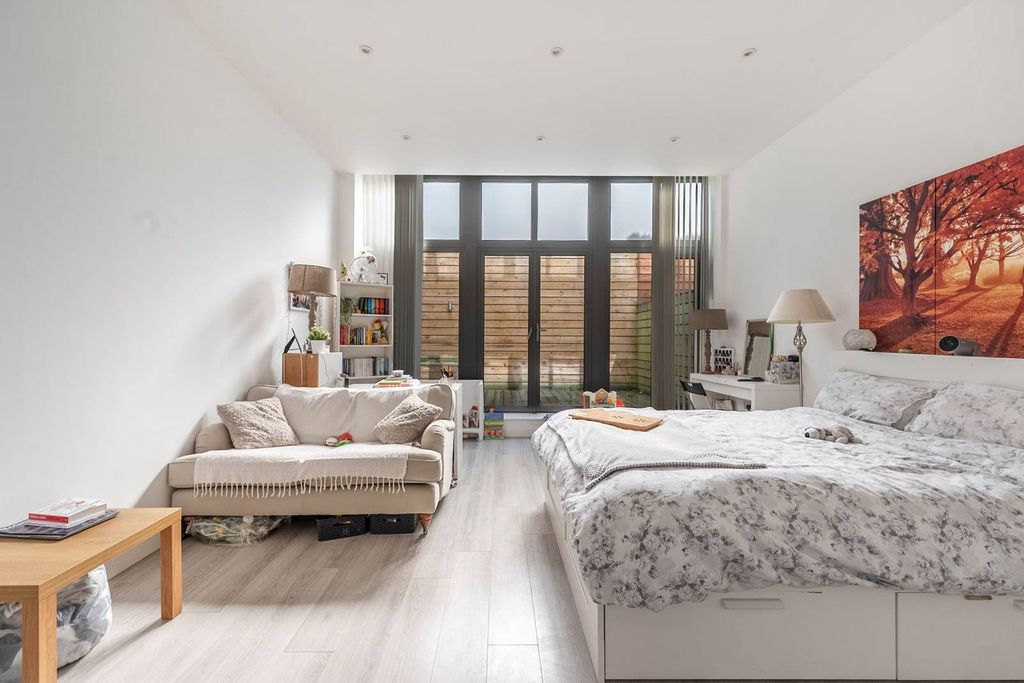 Property photo 2 of 5