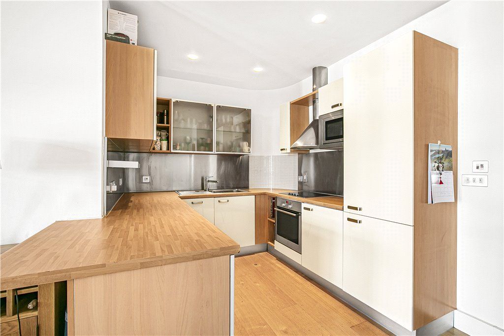 Property photo 3 of 20 Reception/Kitchen