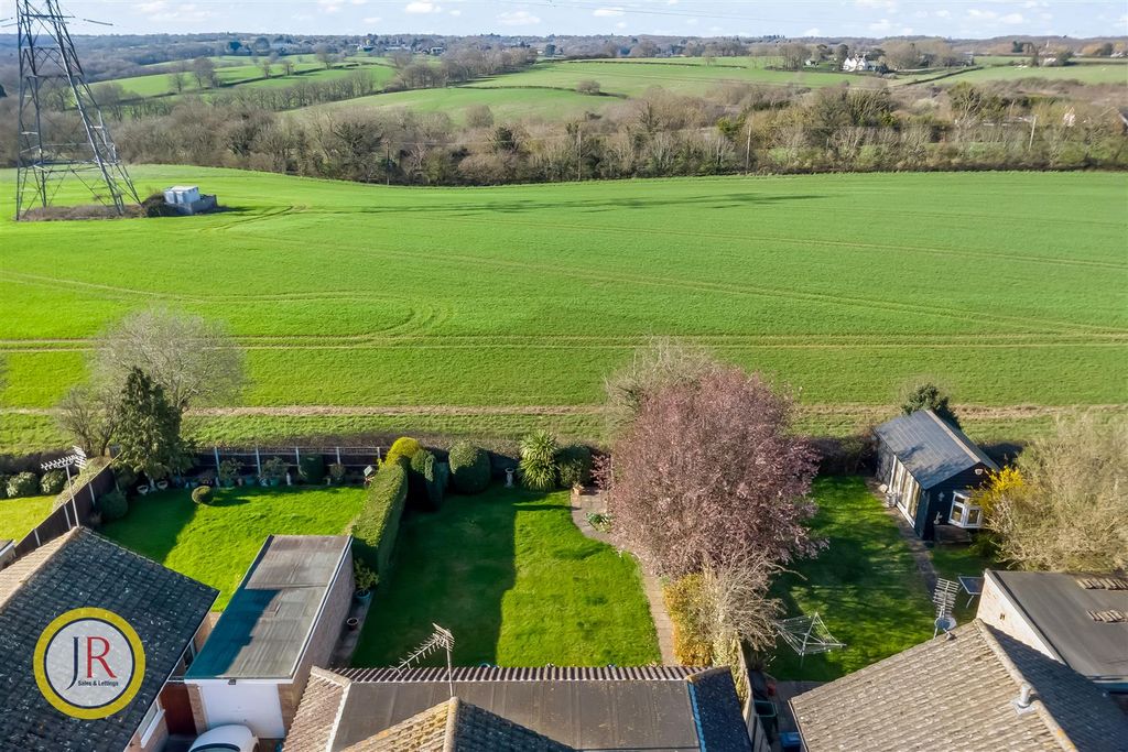 Property photo 3 of 25 Garden