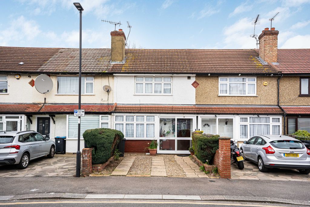 Property photo 1 of 9 Two Bedroom Mid Terrace House