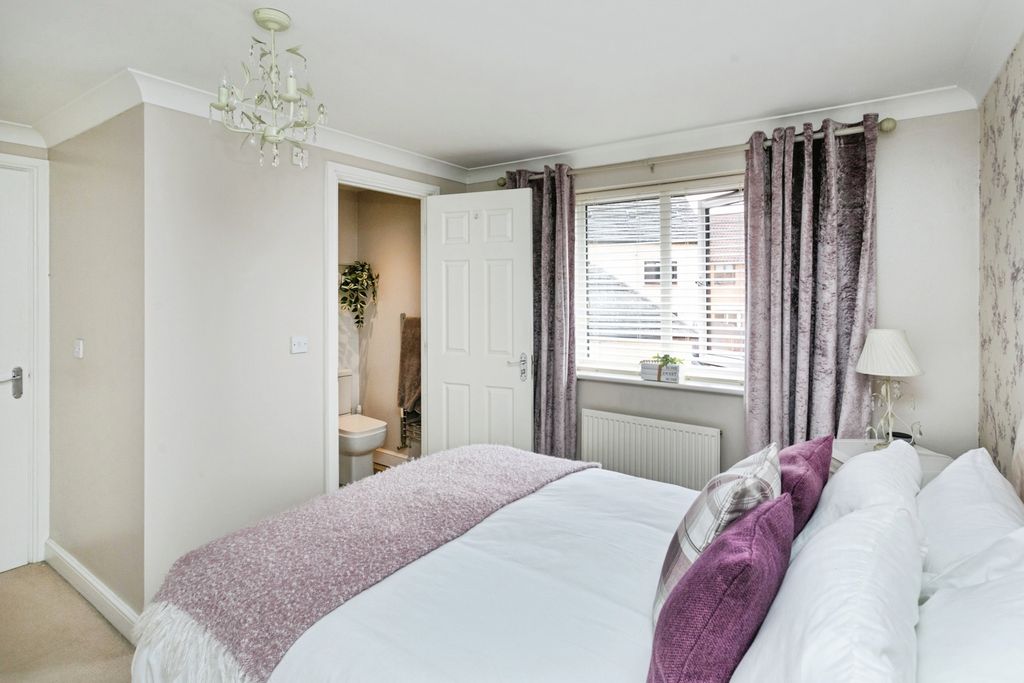 Property photo 3 of 17 Photo