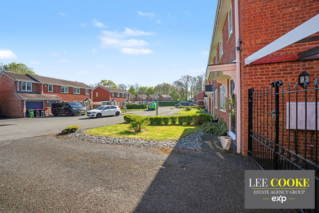 Property photo 3 of 35