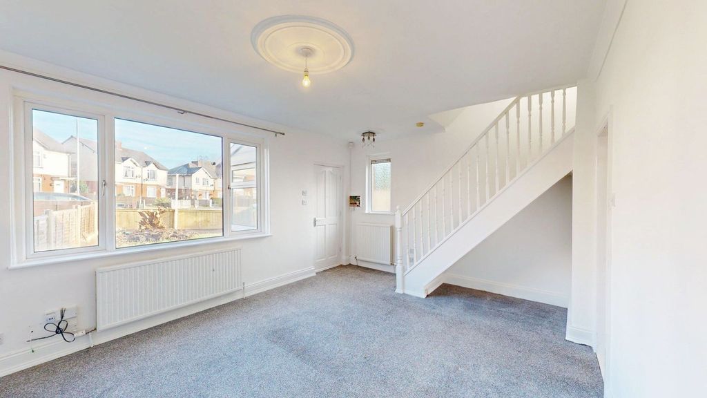 Property photo 3 of 15 Lounge