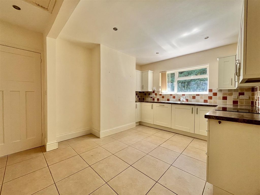 Property photo 3 of 25