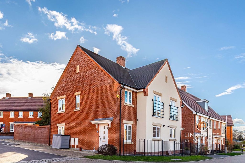 Property photo 1 of 32