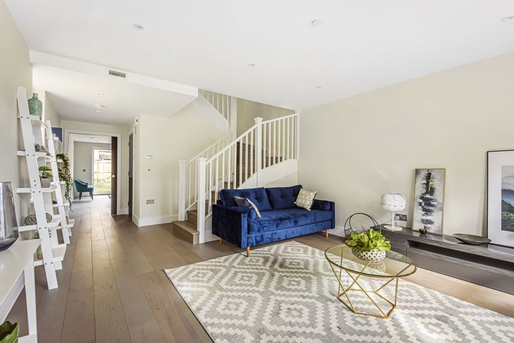 Property photo 3 of 15 866214 (2)