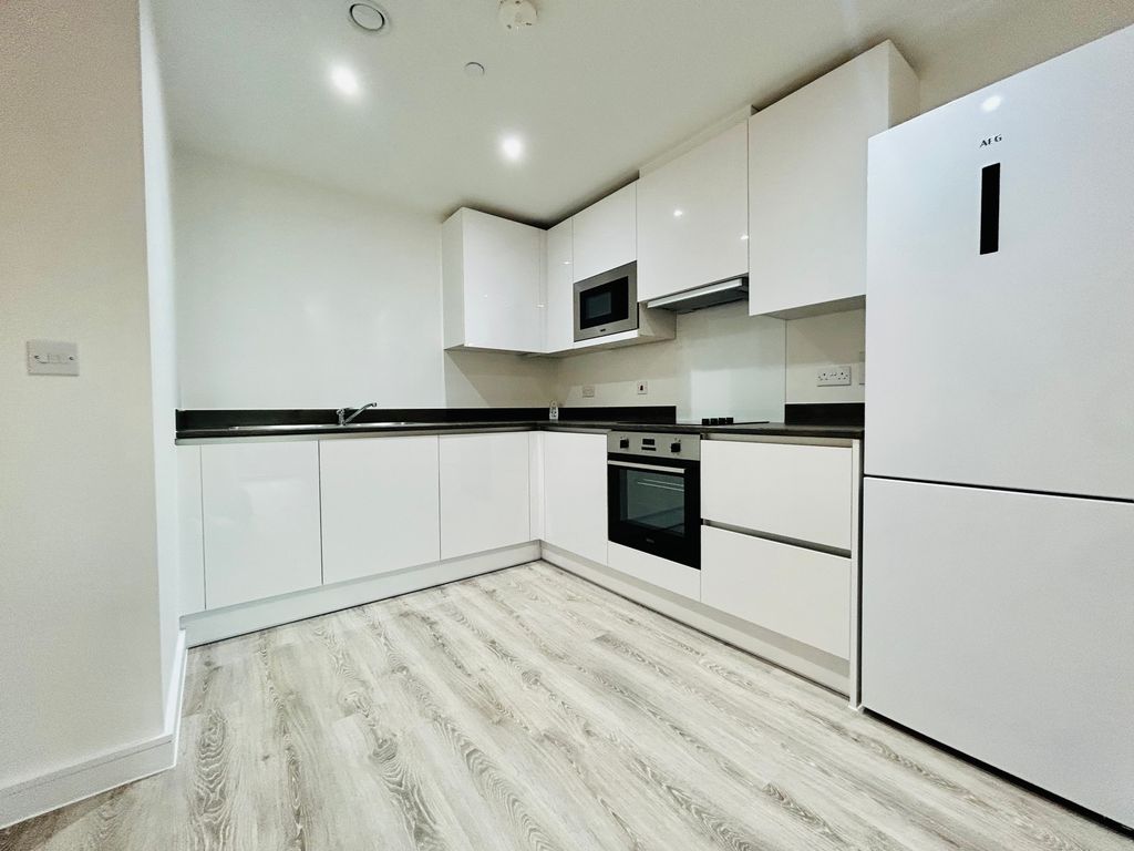 Property photo 3 of 8 Kitchen