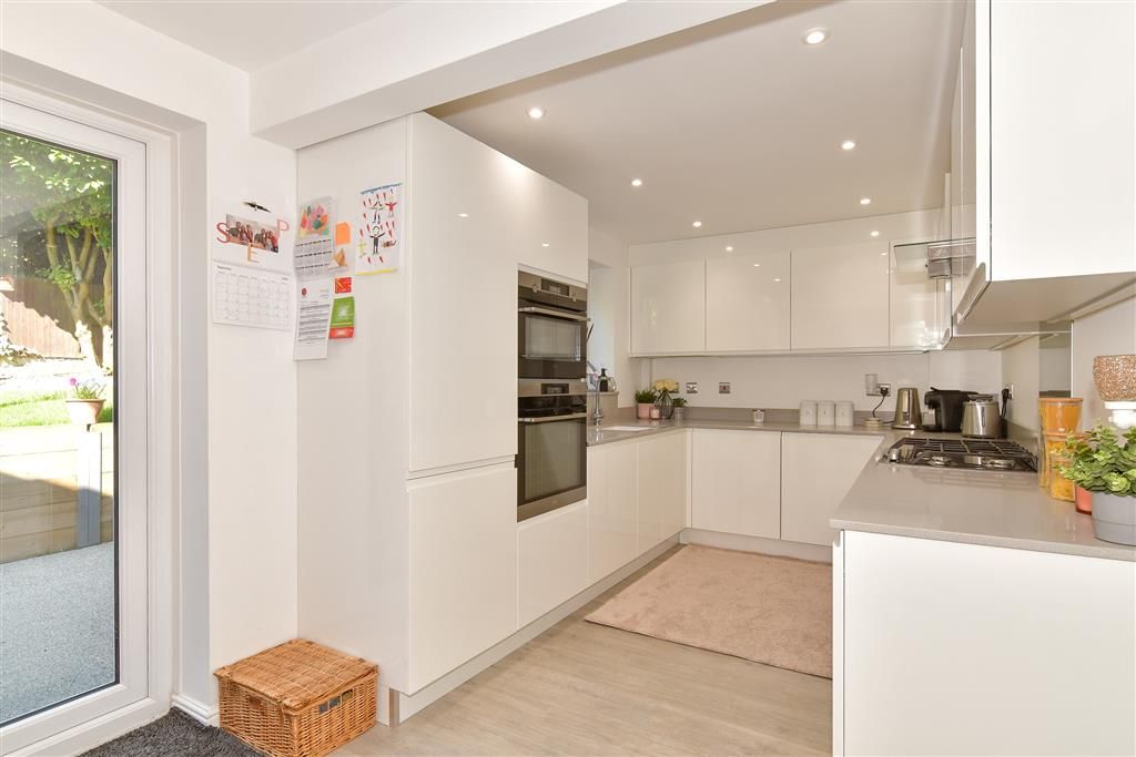 Property photo 3 of 15 Kitchen