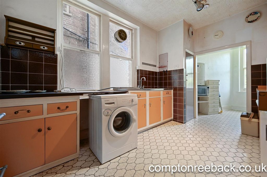 Property photo 2 of 9 Kitchen